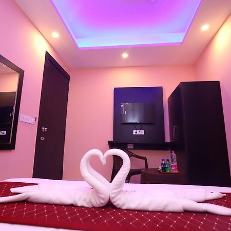 Отель Jupiter Plaza Delhi Airport Нью-Дели Экстерьер фото